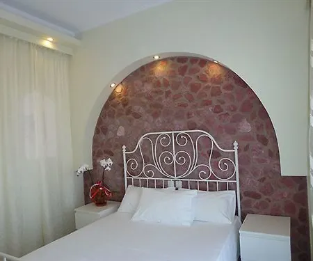 Atalos Hotel Kamari (Santorini)